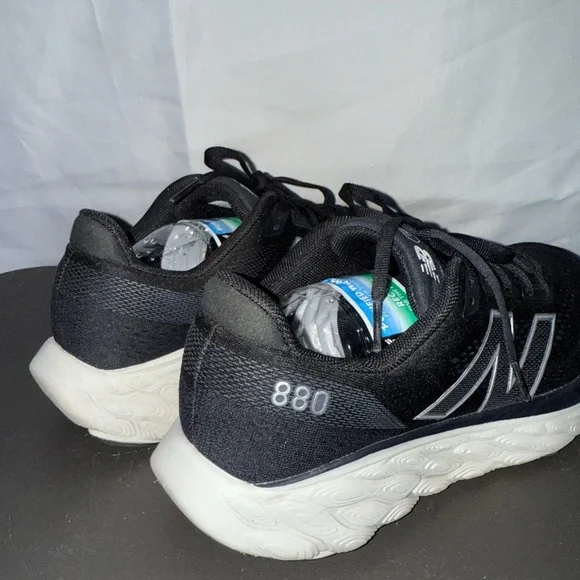 New Balance Fresh Foam 880 Women’s Sneakers in Black & White - Picture 6 of 10